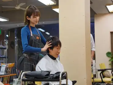 JUL-946 Potong Rambut Gratis Malah Dientot Sampe Ngocor